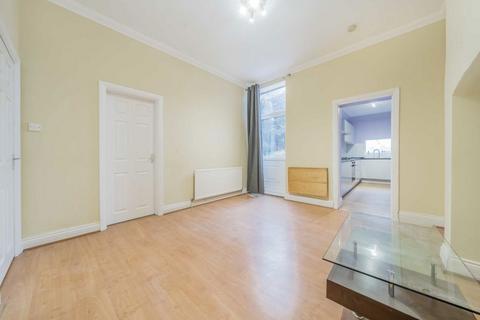 2 bedroom flat to rent, Golders Green Road, London NW11