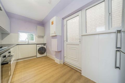 2 bedroom flat to rent, Golders Green Road, London NW11