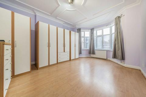 2 bedroom flat to rent, Golders Green Road, London NW11