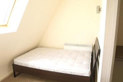 3 bedroom terraced house to rent, Abbotsbury Road, London, SM4