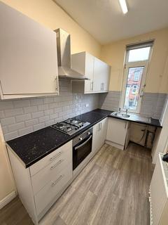 3 bedroom terraced house to rent, Compton Crescent, Leeds LS9