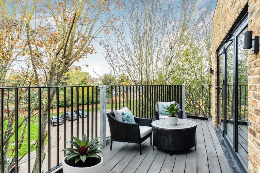2.-Balcony