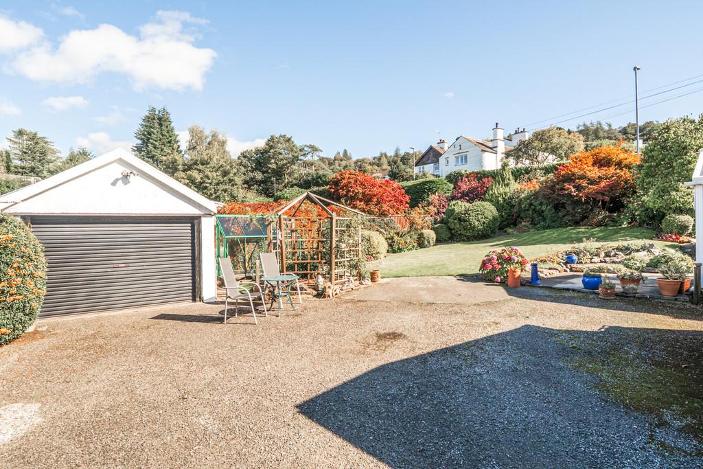 Garage & Parking for several cars