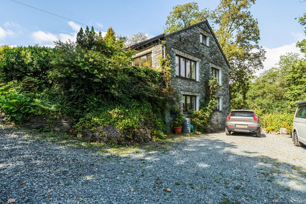 Ivy Cottage Driveway and Parking