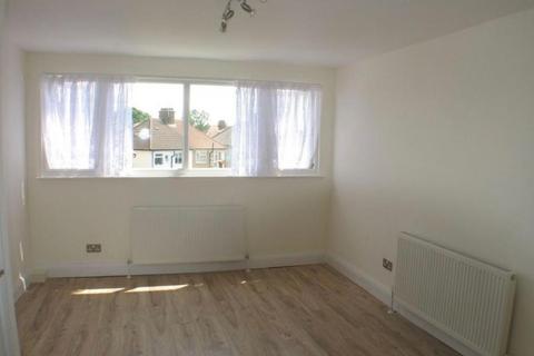 4 bedroom semi-detached house to rent, Deans Lane, Edgware HA8
