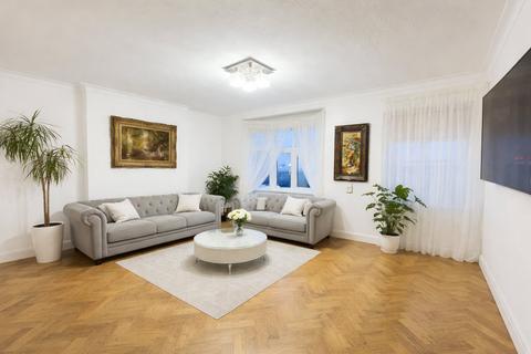 2 bedroom apartment to rent, Finchley Road, Golders Green, London, NW11