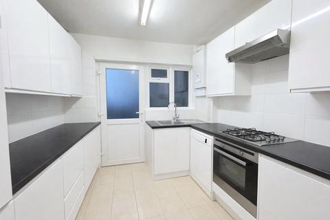 2 bedroom apartment to rent, Finchley Road, Golders Green, London, NW11
