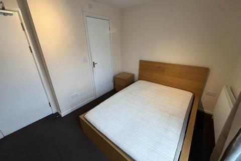 1 bedroom in a house share to rent, Wisley Avenue, Milton Keynes MK13