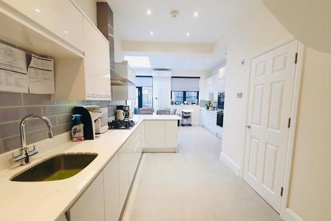 undefined, Warwick Avenue, Edgware HA8