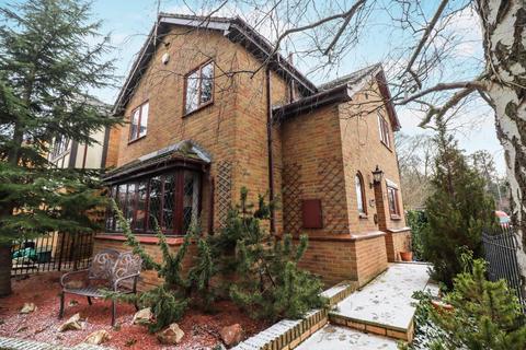 3 bedroom detached house for sale, Wymington Park, Rushden NN10
