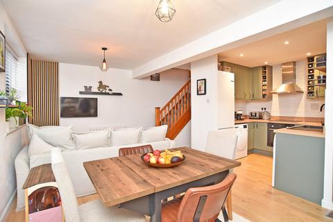 2 bedroom terraced house for sale, Woodfield Drive, Harrogate