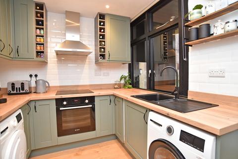 2 bedroom terraced house for sale, Woodfield Drive, Harrogate