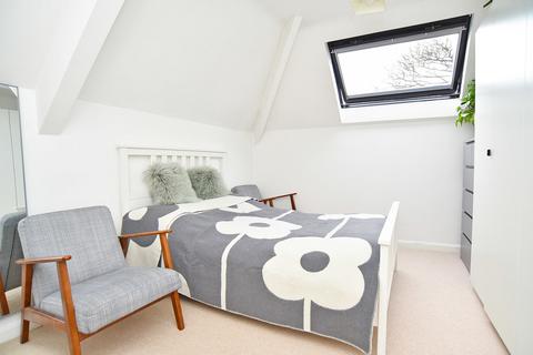 2 bedroom terraced house for sale, Woodfield Drive, Harrogate