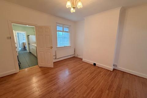 3 bedroom semi-detached house to rent, Henry St, Haslington
