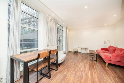 undefined, Great West Road, Brentford TW8
