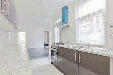 4 bedroom terraced house to rent, Western Road, Leicester LE3