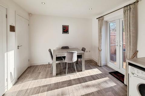 3 bedroom semi-detached house to rent, Pathfinder Way, Castle Donington DE74