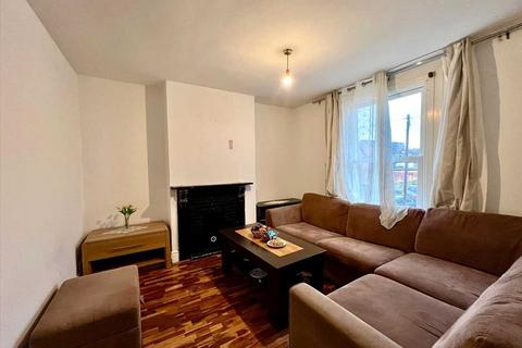 2 bedroom maisonette for sale, Victoria Street, Slough