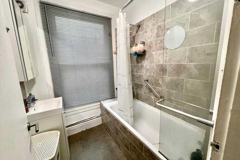 2 bedroom maisonette for sale, Victoria Street, Slough