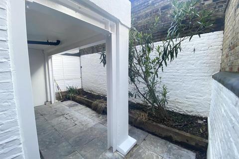 1 bedroom flat to rent, 19 Lurline Gardens, London SW11