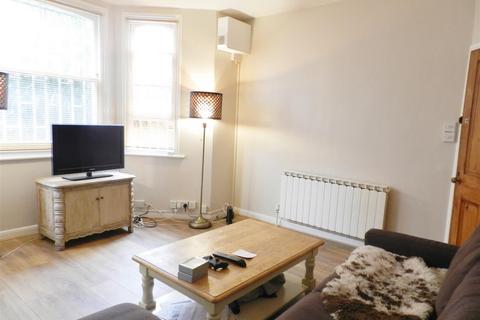 1 bedroom flat to rent, 19 Lurline Gardens, London SW11