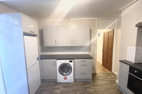 1 bedroom flat to rent, 19 Lurline Gardens, London SW11