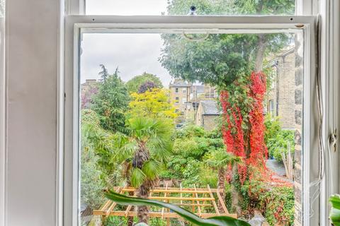 1 bedroom flat for sale, Highbury New Park, London N5