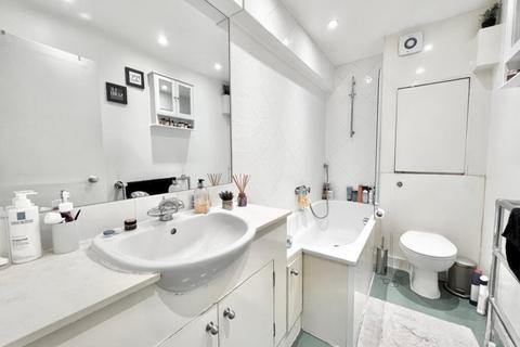 1 bedroom apartment to rent, Coniston Court, Kendal Street, W2