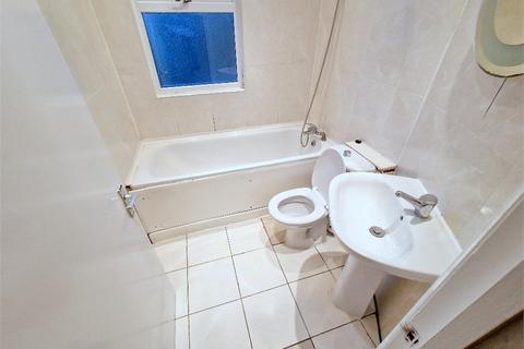 2 bedroom flat to rent, Rosenthal Road, Catford, London,