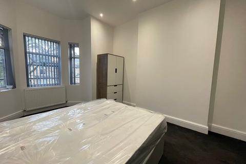 2 bedroom flat to rent, Mayfield Road, Manchester M16