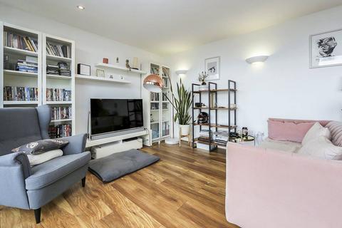 2 bedroom flat to rent, 6 Blackwall Way, London E14