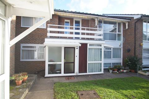 3 bedroom flat to rent, White house drive, HA74NQ