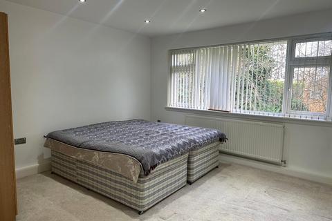3 bedroom flat to rent, White house drive, HA74NQ