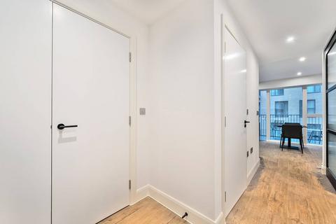 Studio to rent, Appleby House, Colindale, London, NW9