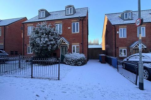 3 bedroom barn conversion to rent, Bottomley Side, Manchester