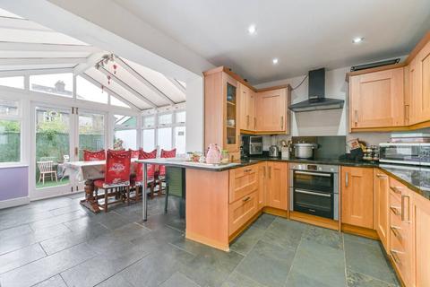 4 bedroom detached house to rent, Raymead Avenue, Thornton Heath, CR7