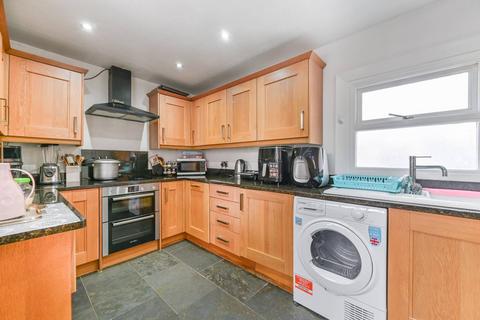 4 bedroom detached house to rent, Raymead Avenue, Thornton Heath, CR7