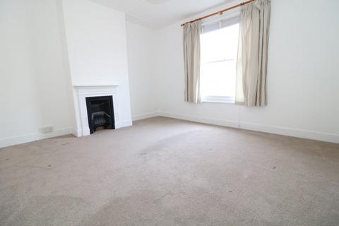 3 bedroom semi-detached house to rent, Lincoln Road, Dorking