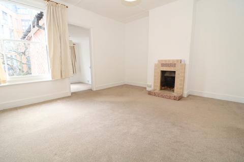 3 bedroom semi-detached house to rent, Lincoln Road, Dorking