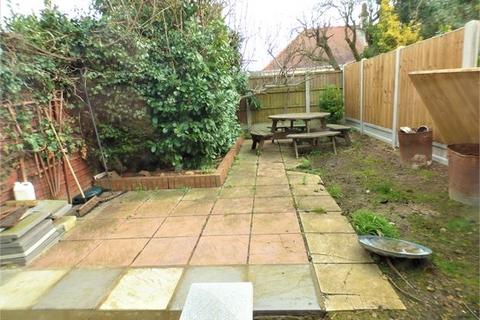 1 bedroom ground floor flat to rent, Woodfield Park Drive, Leigh on sea, Leigh on sea,