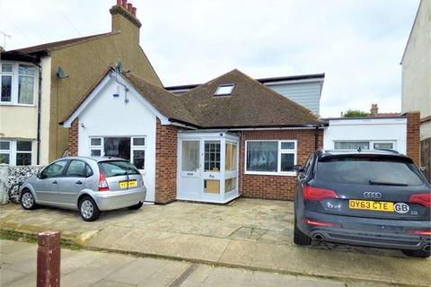 1 bedroom ground floor flat to rent, Woodfield Park Drive, Leigh on sea, Leigh on sea,