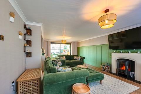 4 bedroom semi-detached house for sale, Charlotte Avenue, Wickford, SS12