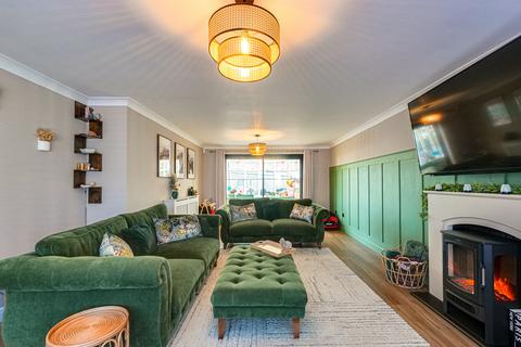 4 bedroom semi-detached house for sale, Charlotte Avenue, Wickford, SS12