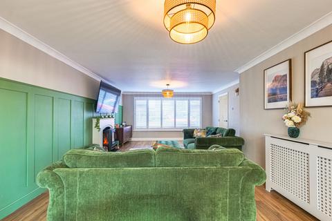 4 bedroom semi-detached house for sale, Charlotte Avenue, Wickford, SS12