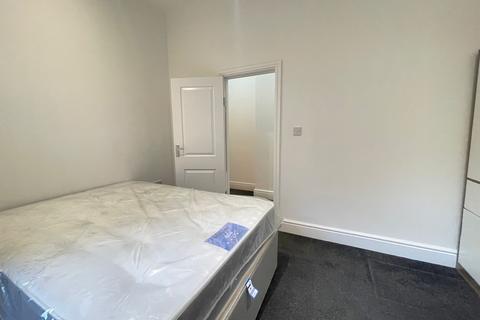 3 bedroom flat to rent, Mayfield Road, Manchester M16