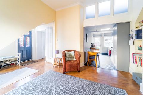 2 bedroom ground floor flat for sale, Priory Road, Crouch End N8