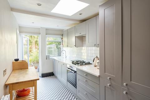 2 bedroom ground floor flat for sale, Priory Road, Crouch End N8