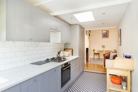 2 bedroom ground floor flat for sale, Priory Road, Crouch End N8