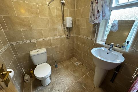 3 bedroom semi-detached house to rent, Windsor Road, Wolverhampton WV4