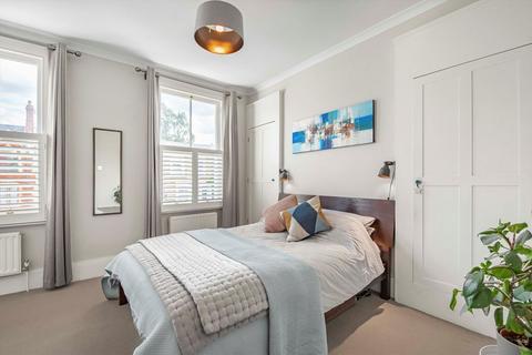 2 bedroom maisonette for sale, Wandsworth Road, London SW8